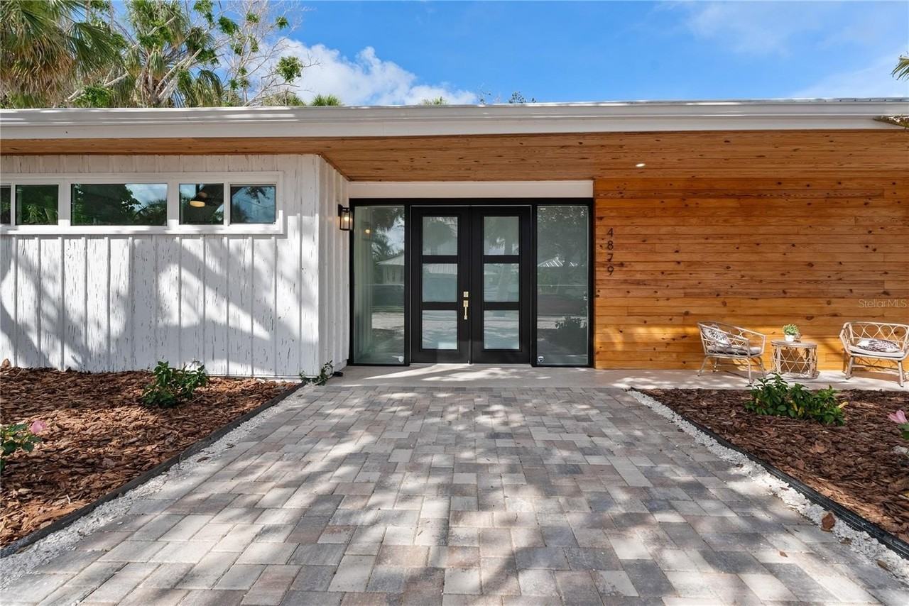 4879 Commonwealth Drive - Photo 4 of 45