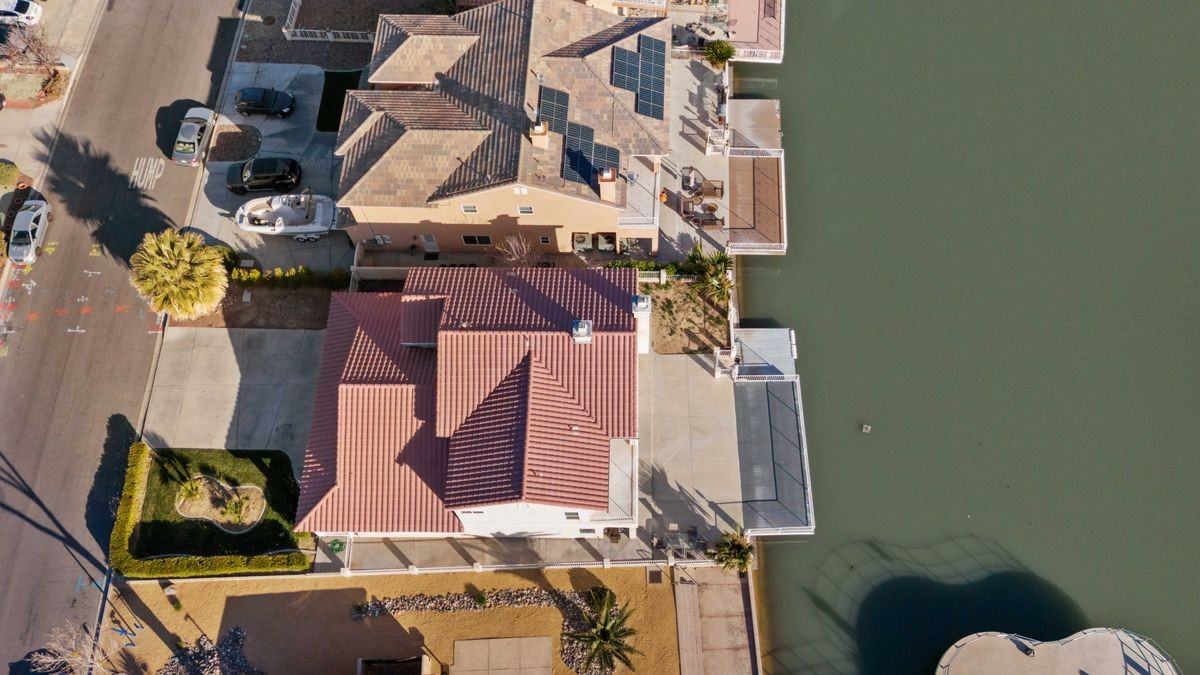 18075 Lakeview Dr - Photo 3 of 25