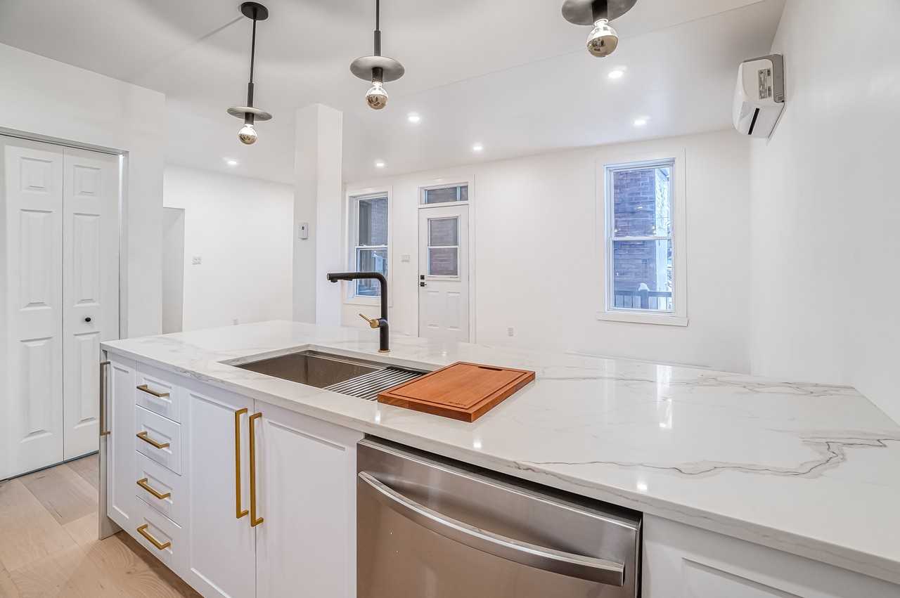 7423 Rue Saint-Denis - Photo 2 of 19