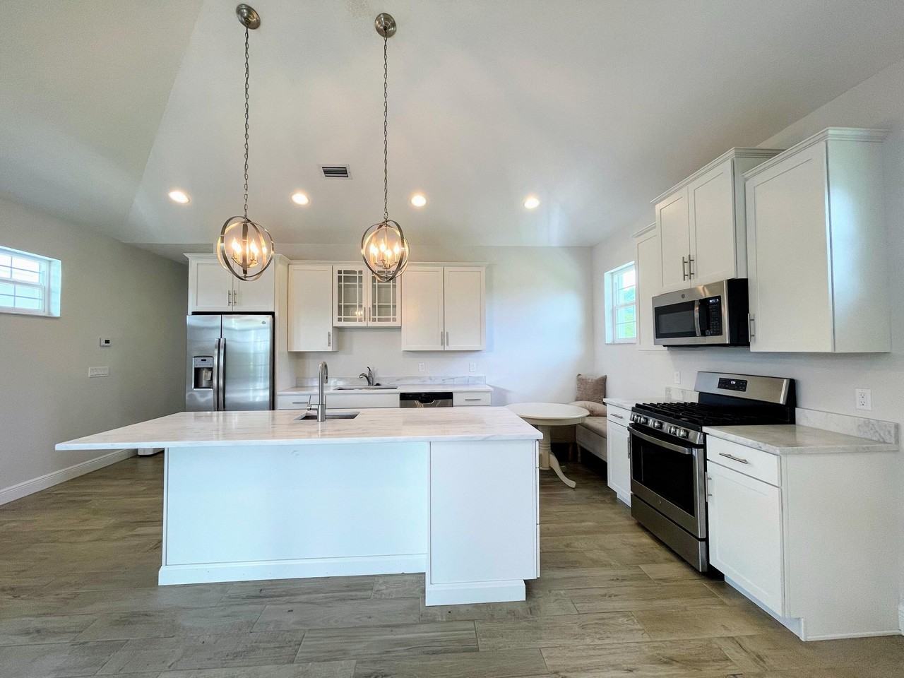 4980 Se Railway Ave - Photo 4 of 28