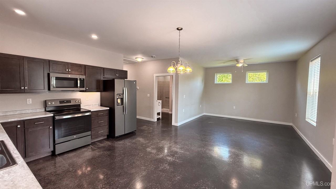 17206 Franklin Loop - Photo 2 of 24