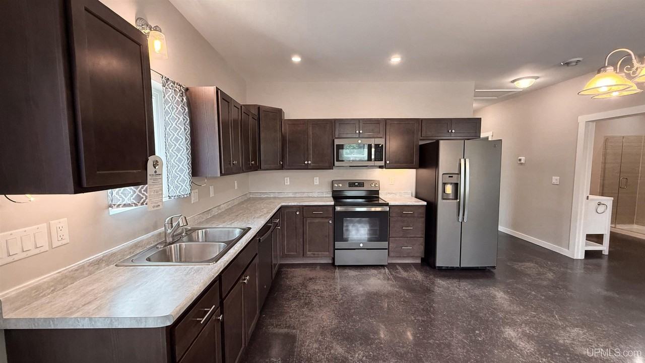 17206 Franklin Loop - Photo 3 of 24