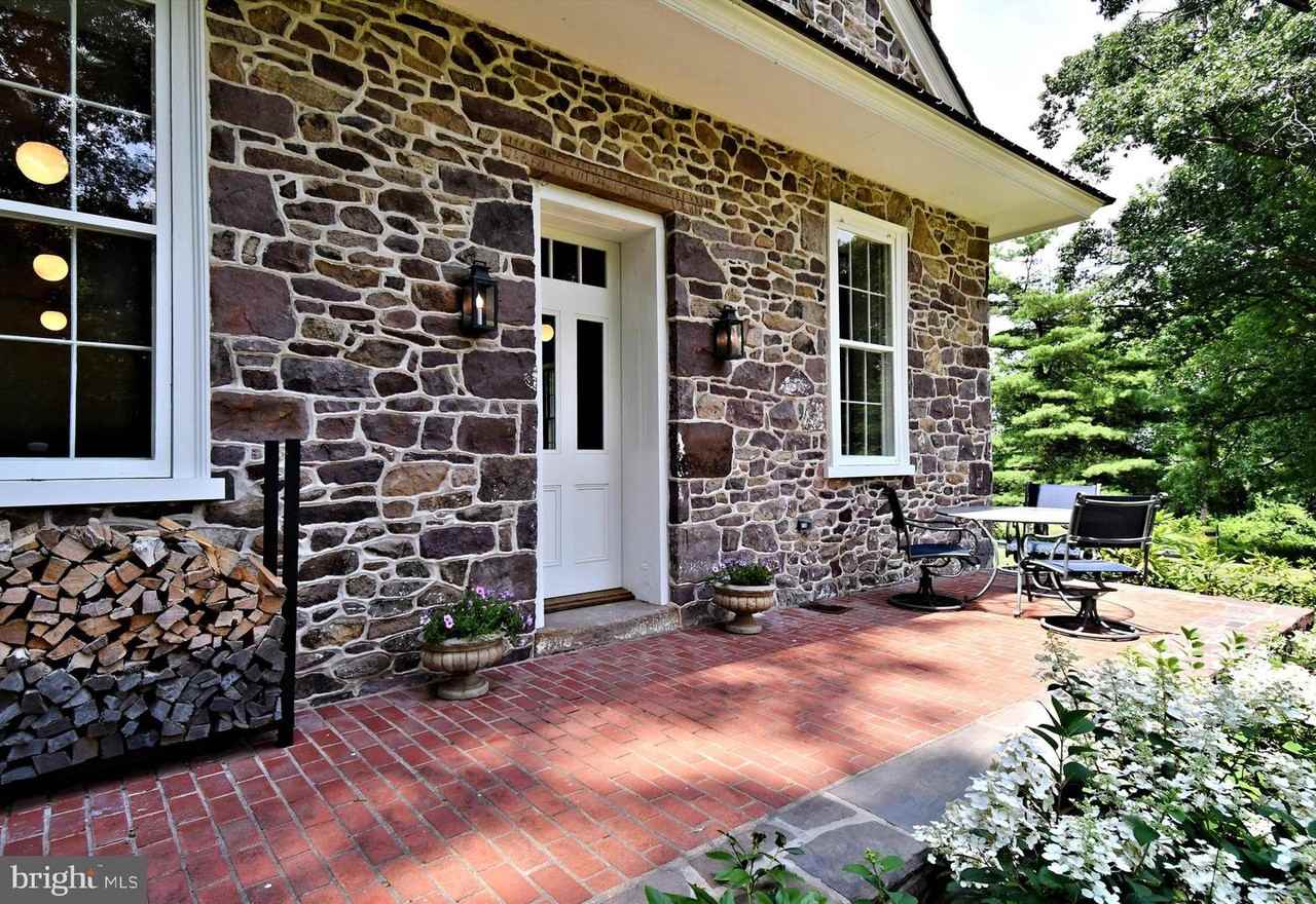 1938 Saint Matthews Road - Photo 4 of 50