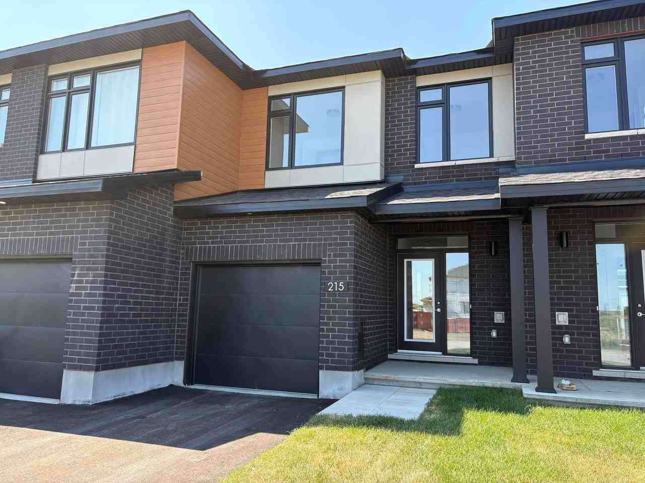 215 Hampshire Place - Photo 2 of 19