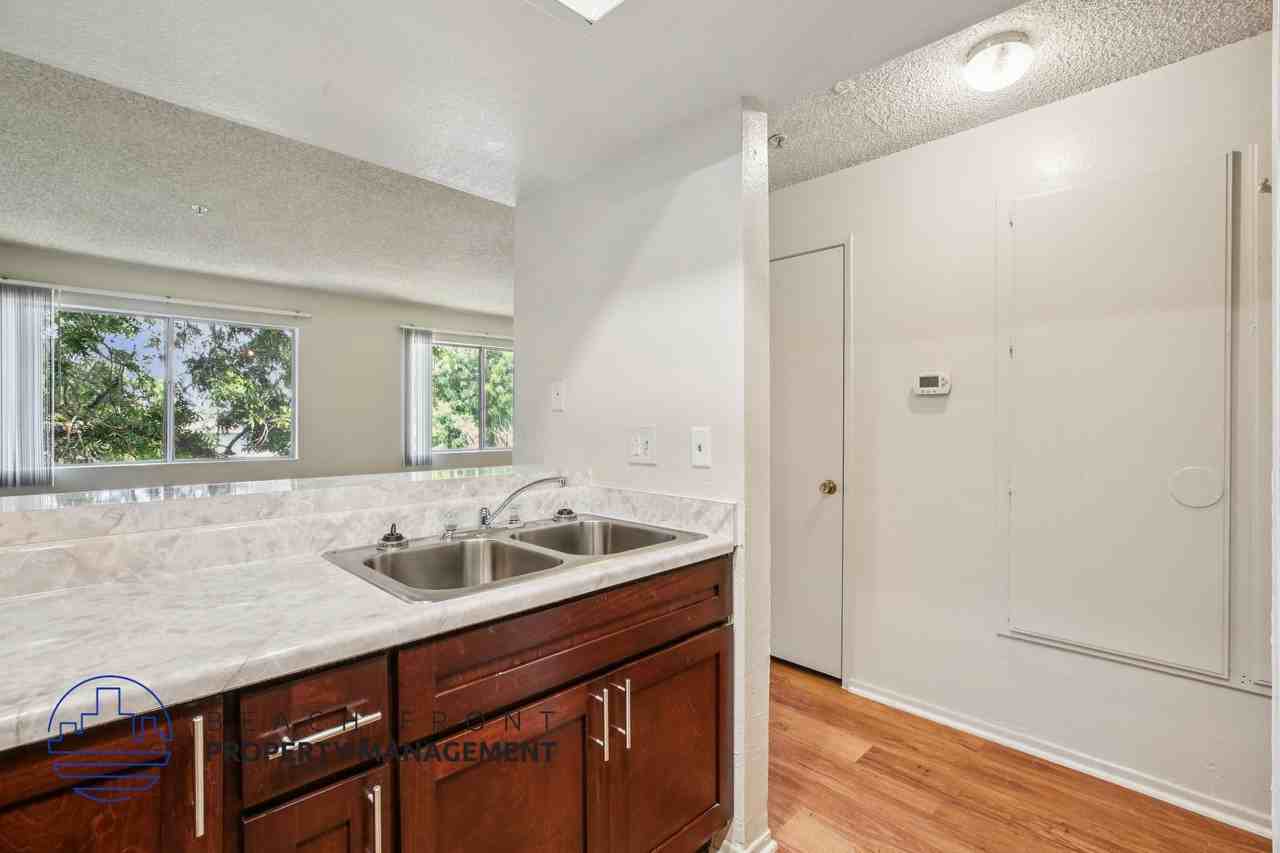 Ross Towers - Photo 5 of 50