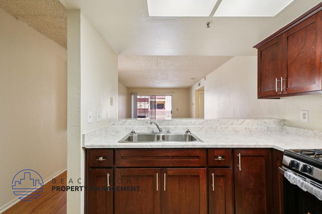 Ross Towers - Photo 6 of 50