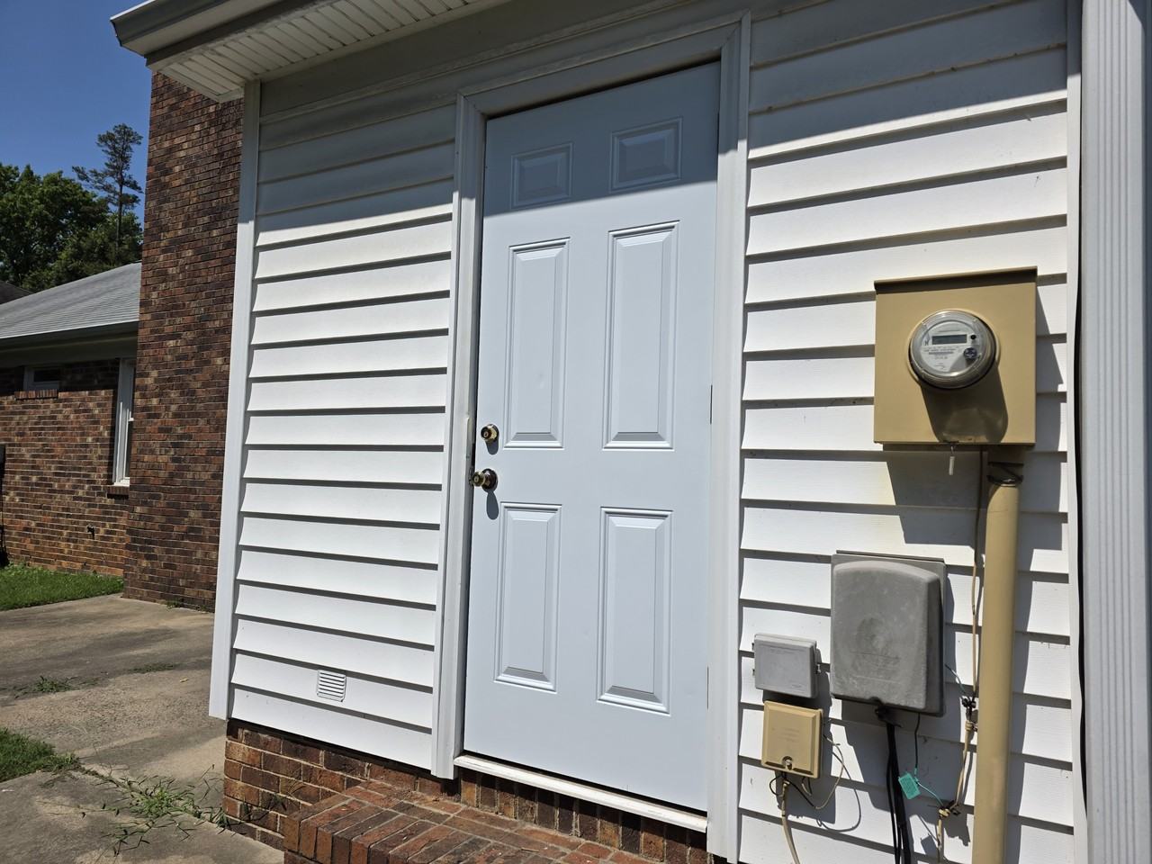 1301 Rock Point Rd - Photo 3 of 10