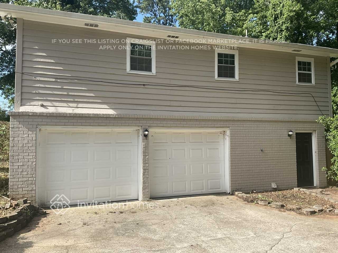 3269 Robin Hood Ln - Photo 2 of 13