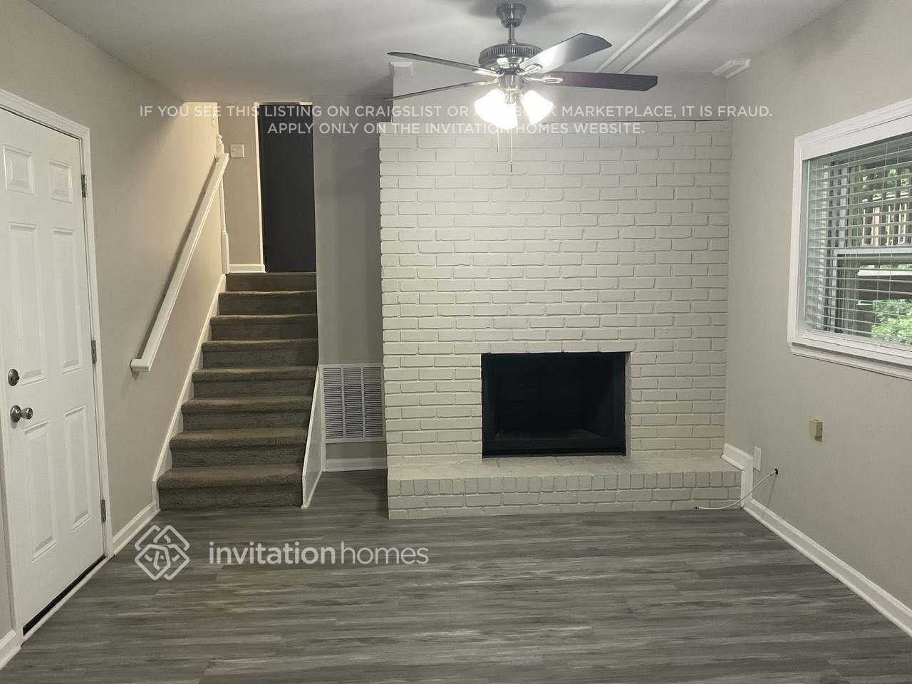 3269 Robin Hood Ln - Photo 3 of 13