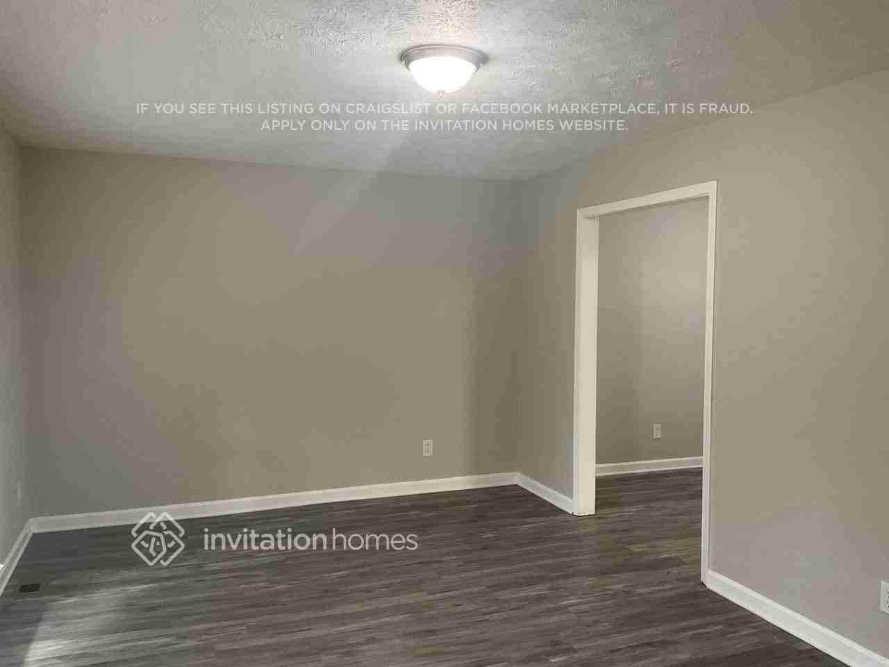 3269 Robin Hood Ln - Photo 4 of 13