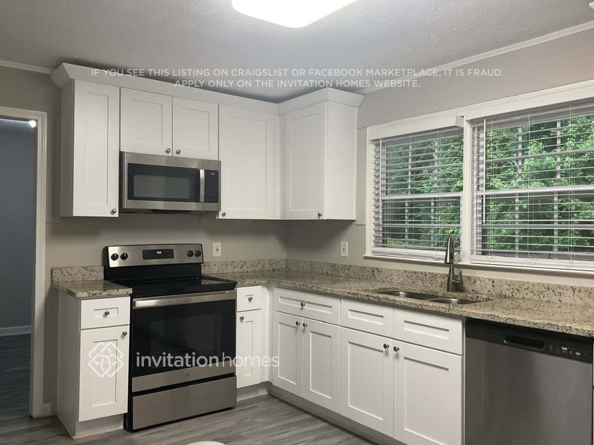 3269 Robin Hood Ln - Photo 6 of 13