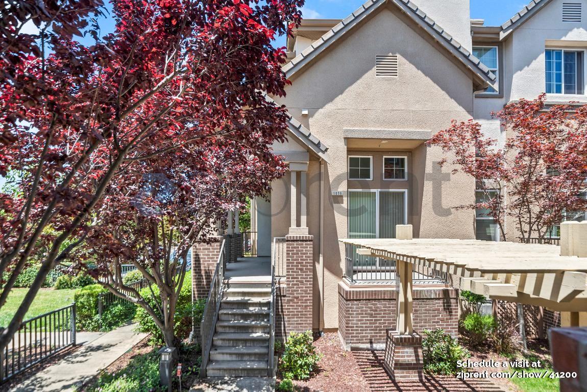 1076 Sapphire Ter - Photo 4 of 34