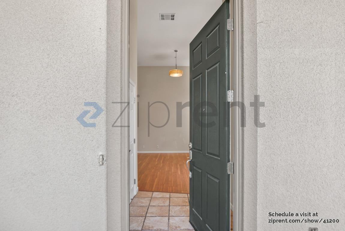 1076 Sapphire Ter - Photo 6 of 34