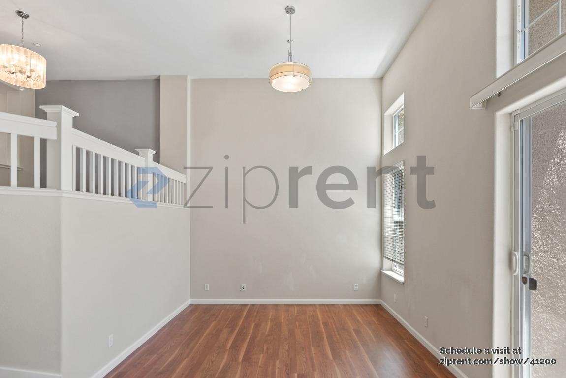 1076 Sapphire Ter - Photo 7 of 34