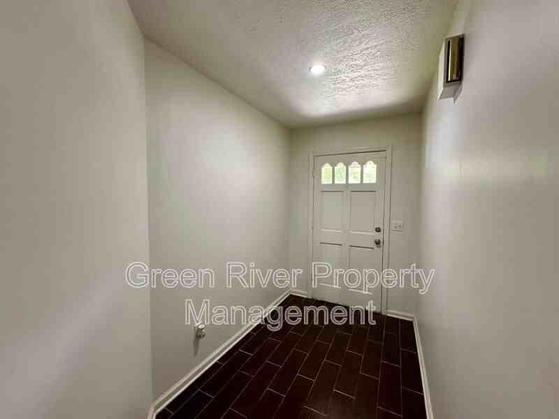 3288 Deerfield Pointe Dr - Photo 4 of 48