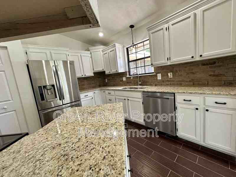 3288 Deerfield Pointe Dr - Photo 7 of 48