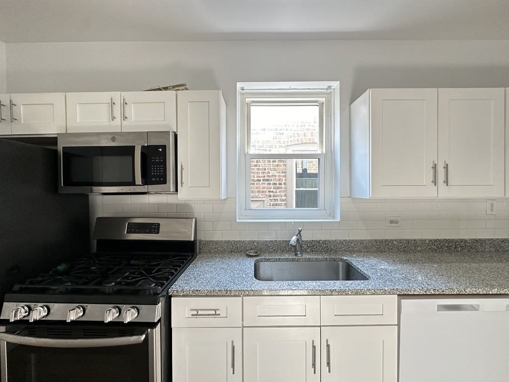 3533 W Fullerton Ave #3 - Photo 4 of 21