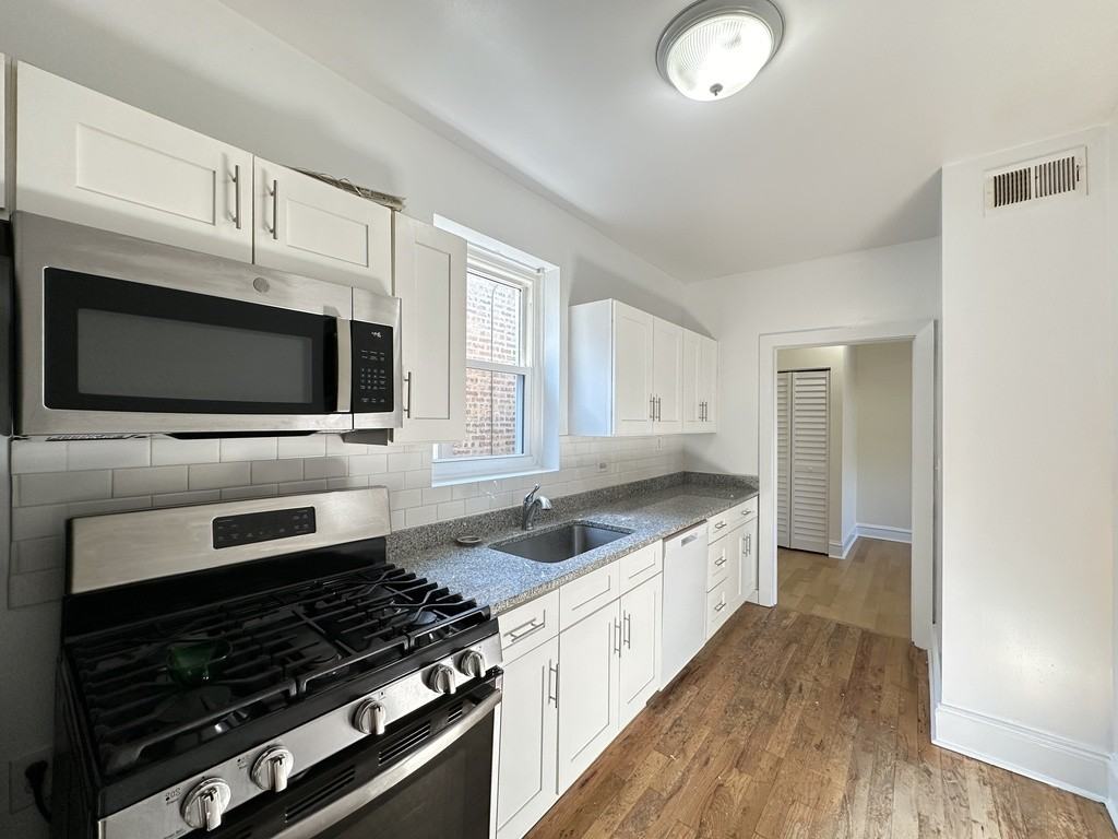 3533 W Fullerton Ave #3 - Photo 5 of 21