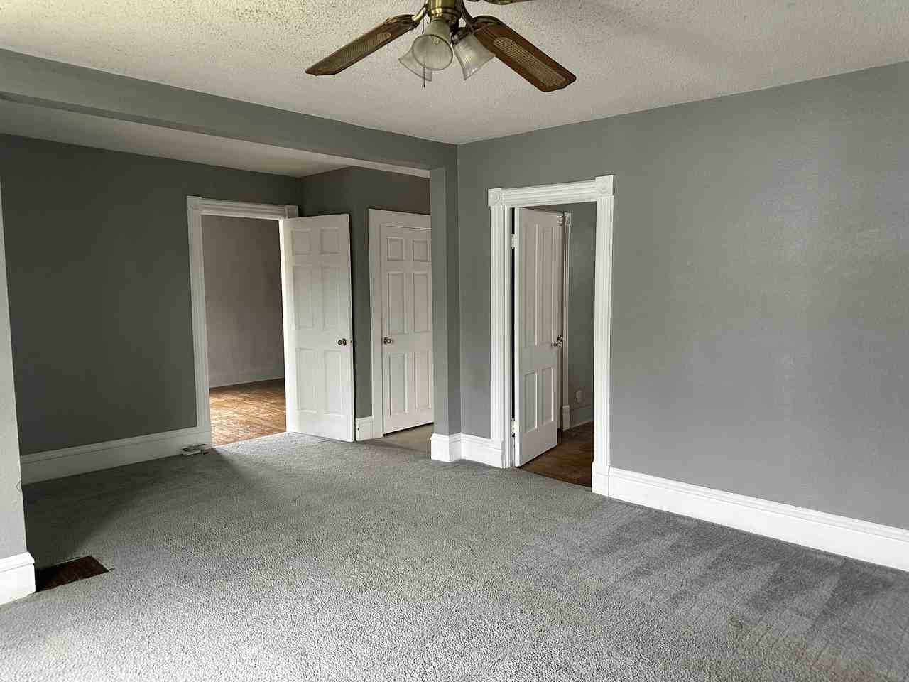 1108 1/2 S Carrol Ave - Photo 2 of 25