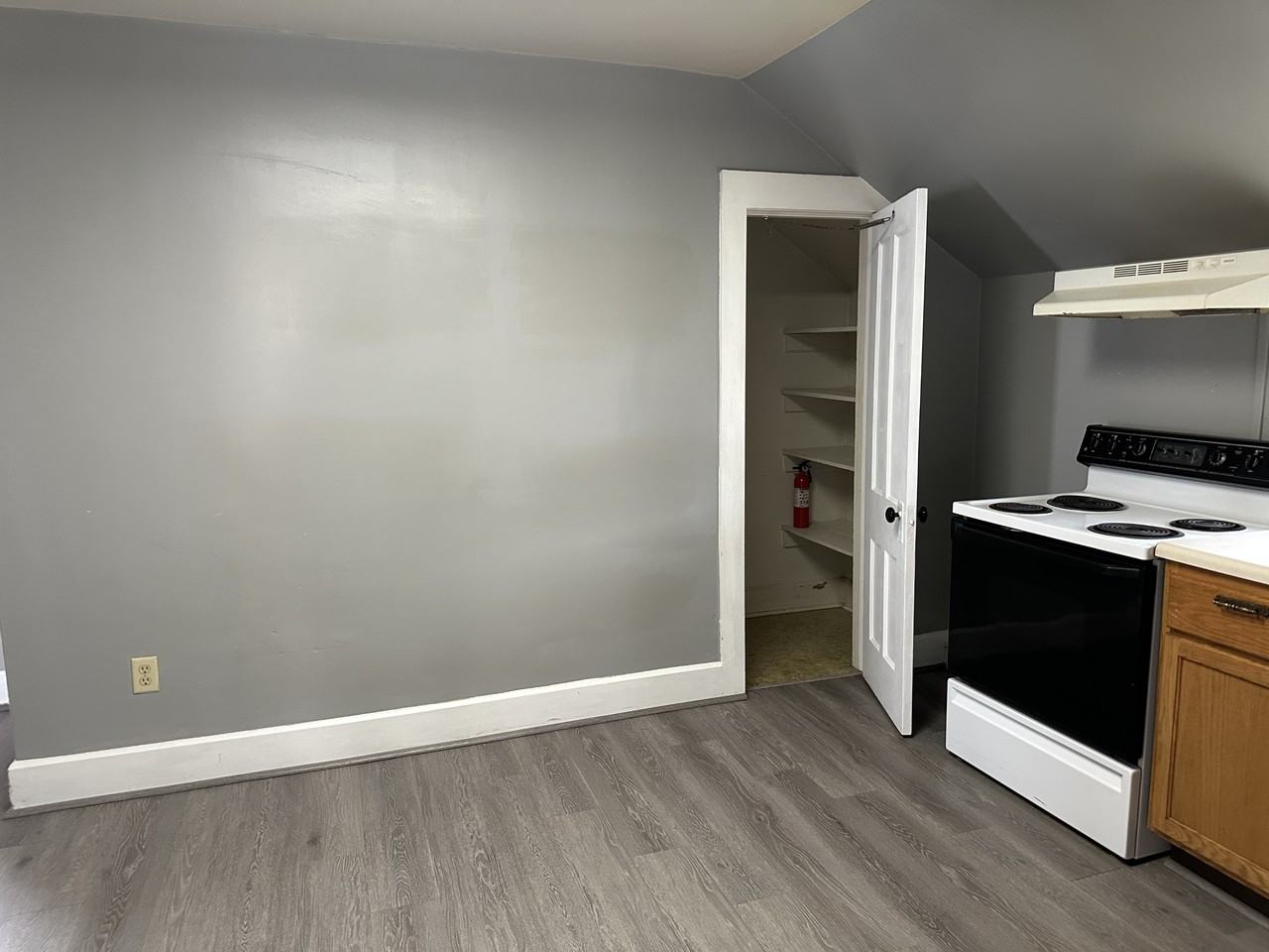 1108 1/2 S Carrol Ave - Photo 2 of 25