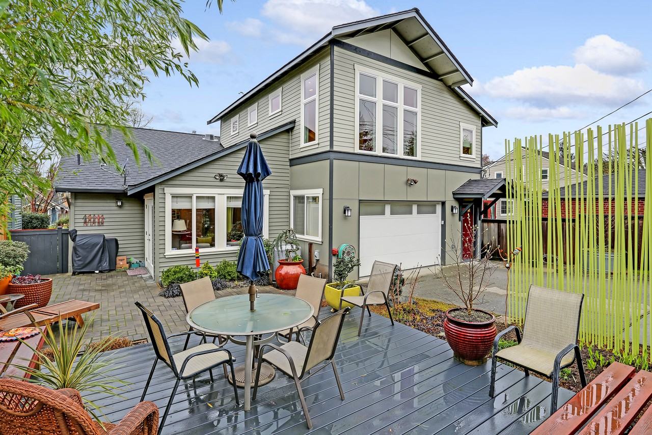 2732 44th Avenue Southwest - Photo 2 of 7