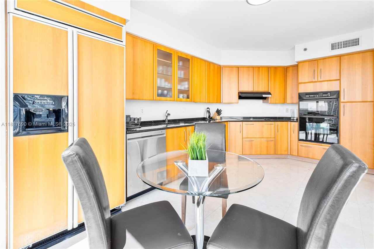 19111 Collins Avenue #1706 - Photo 3 of 9