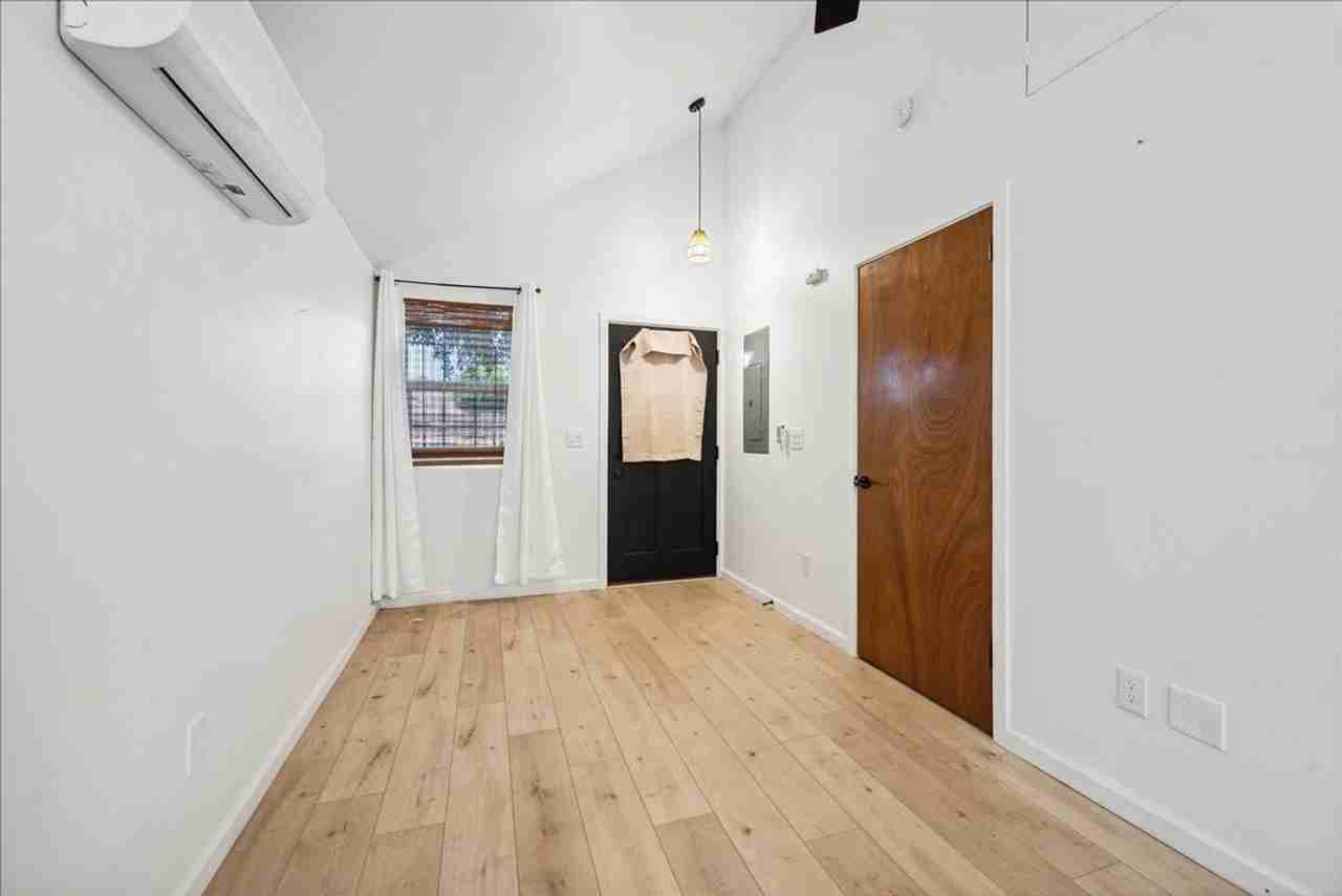 1307 W St - Photo 4 of 19