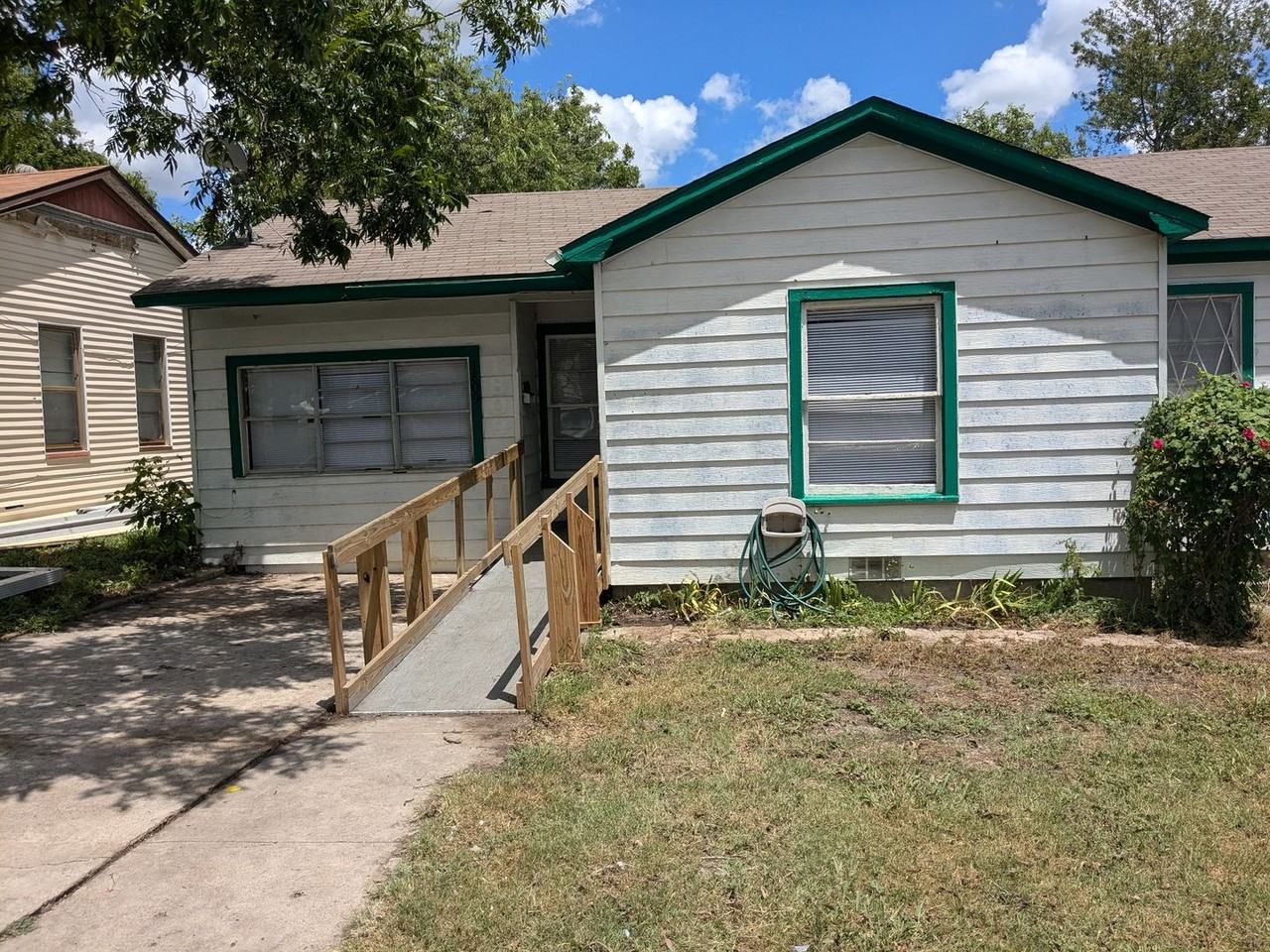 1809 S 3rd St - Photo 2 of 18