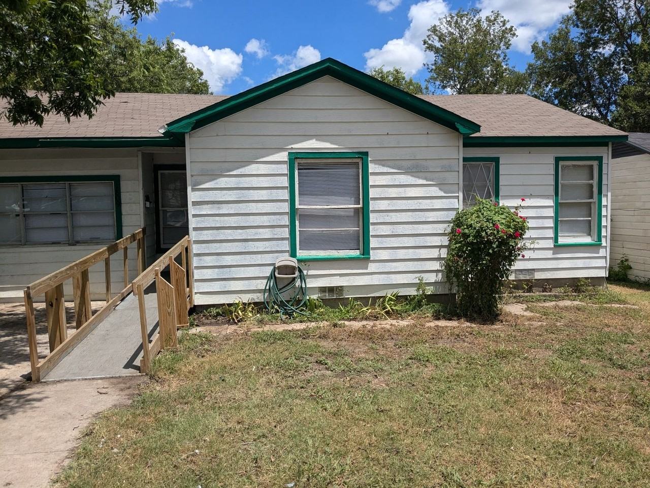 1809 S 3rd St - Photo 3 of 18