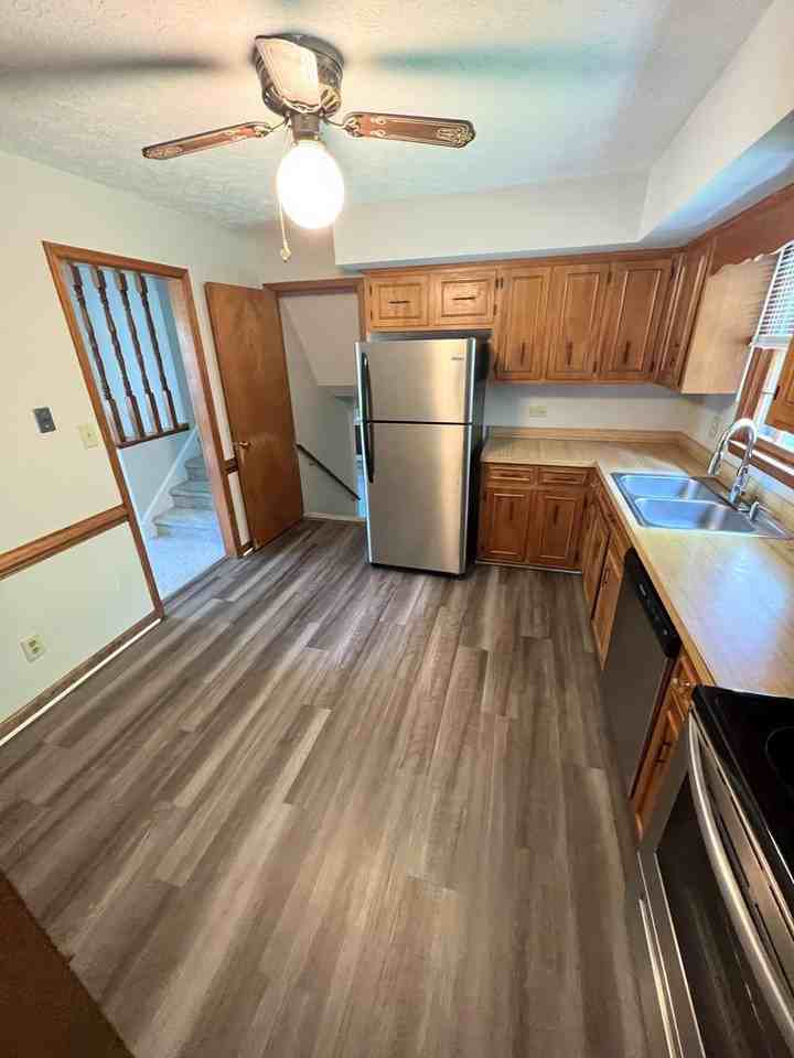 1512 Greenview Dr - Photo 2 of 22