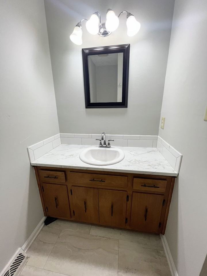 1512 Greenview Dr - Photo 5 of 22