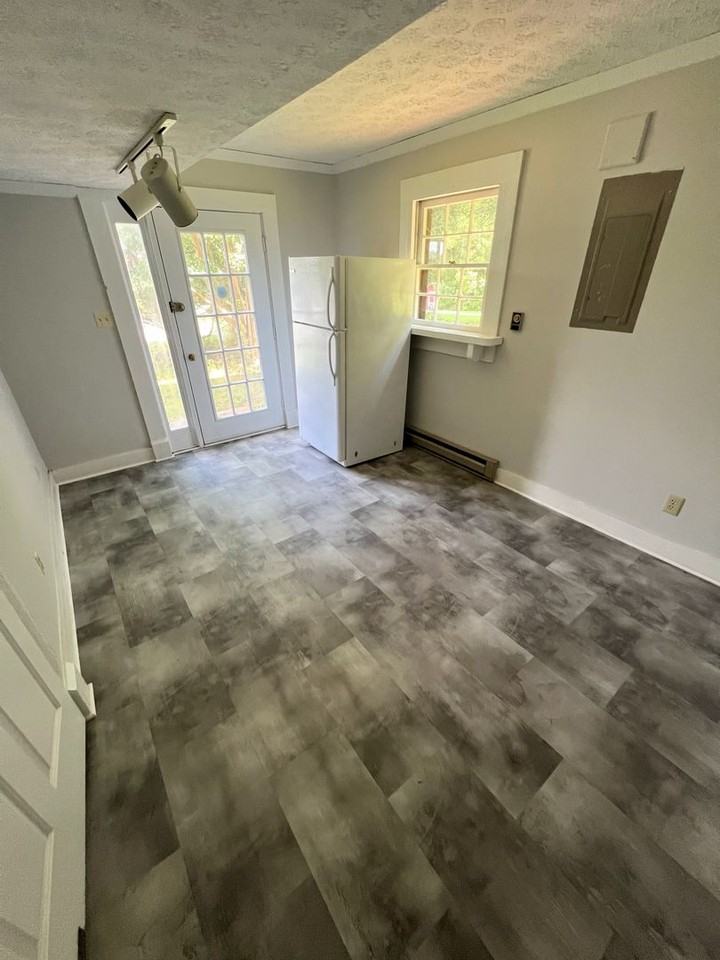 1512 Greenview Dr - Photo 7 of 22