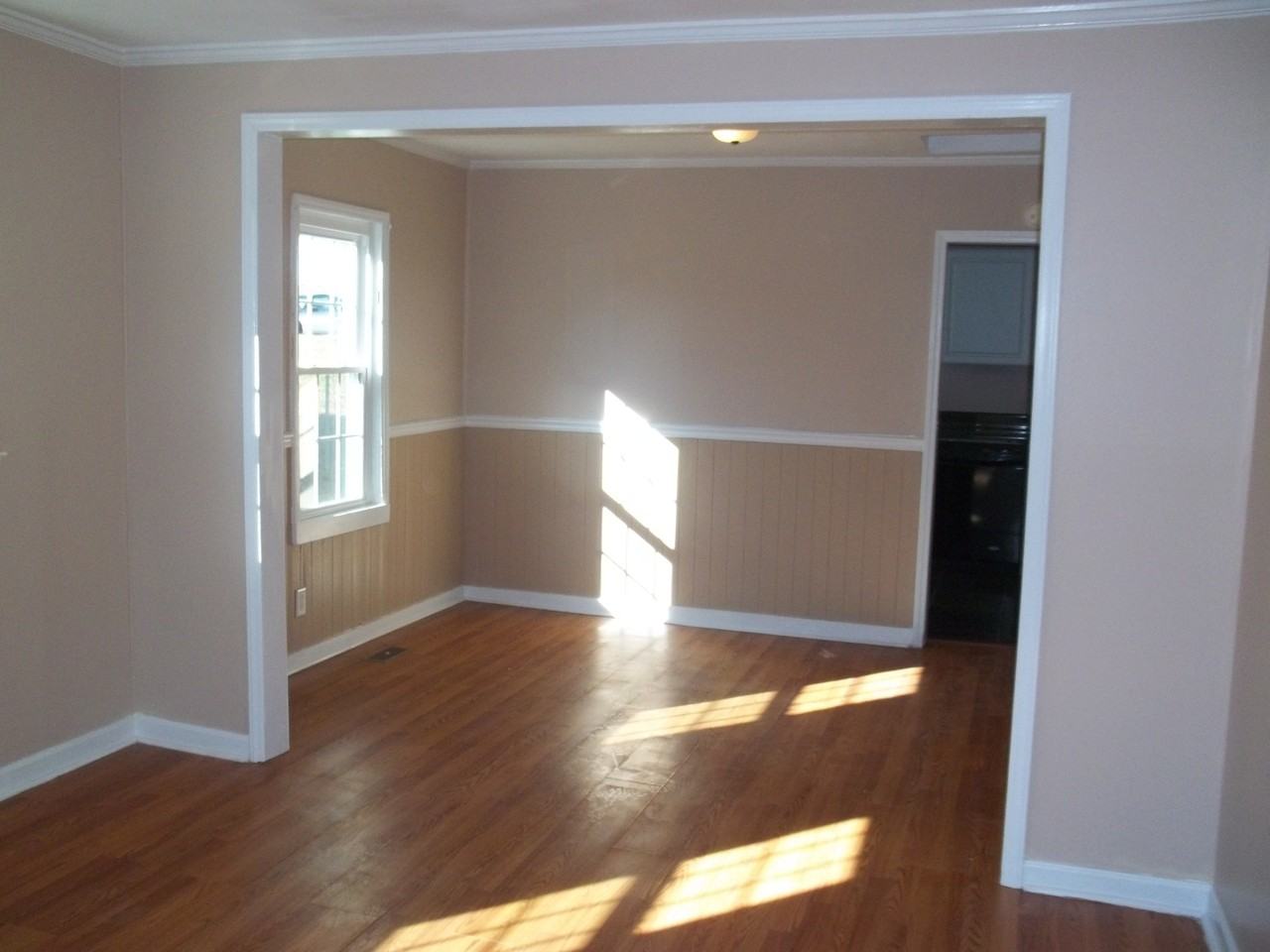 115 Esther St - Photo 2 of 7