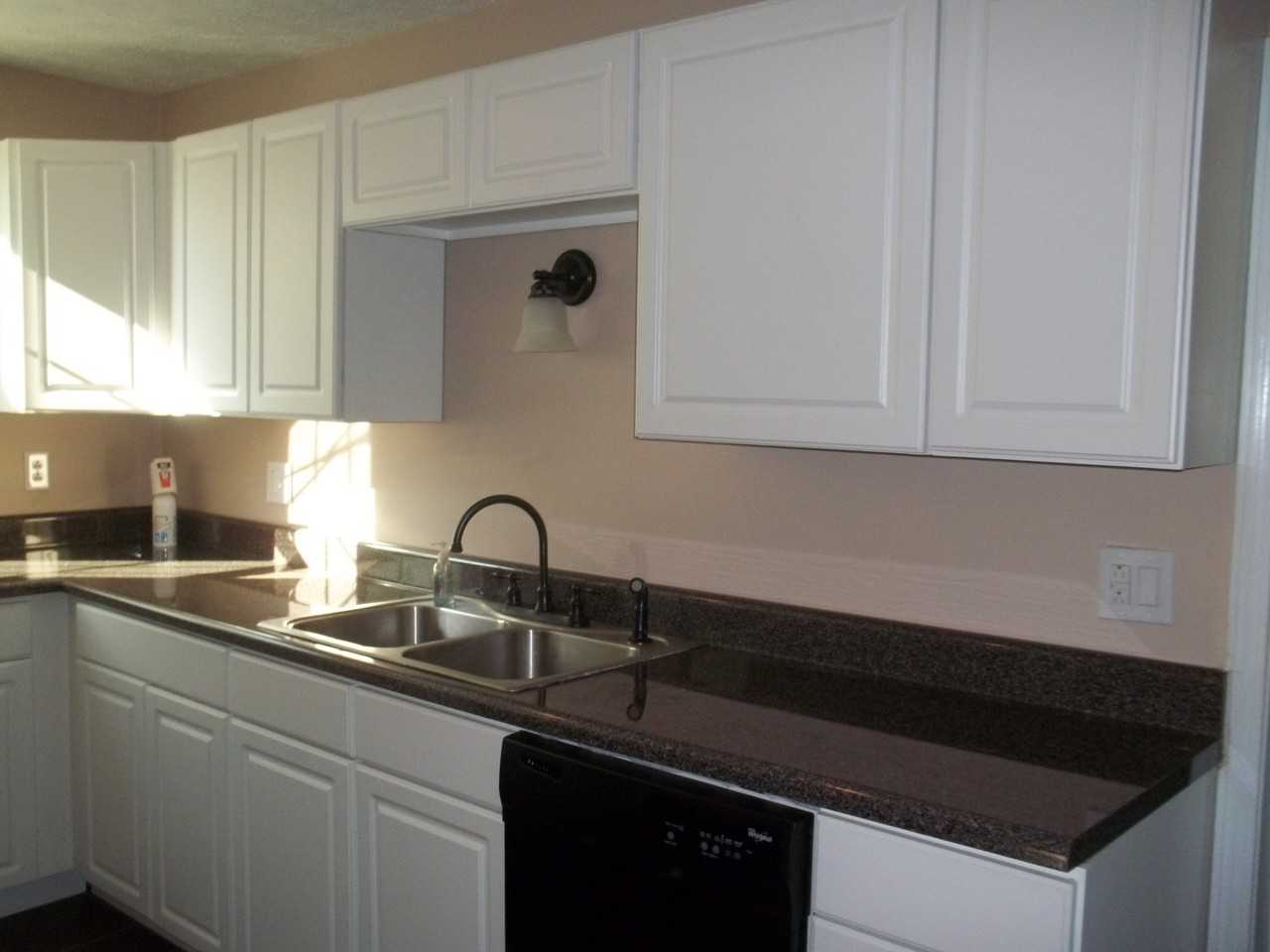 115 Esther St - Photo 3 of 7