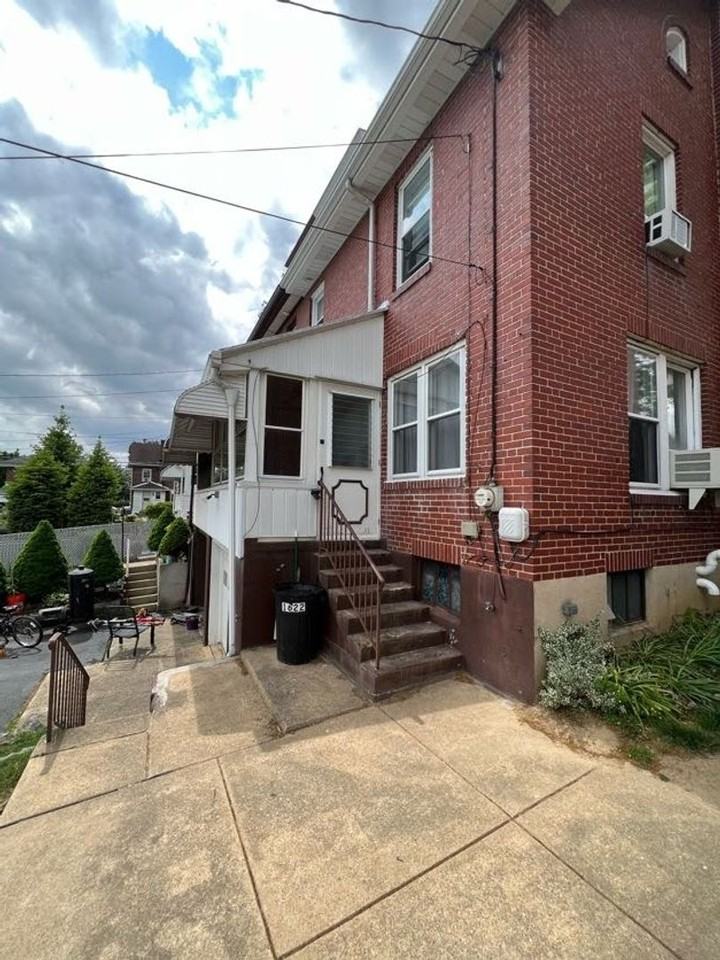 1622 Gregg Ave - Photo 3 of 17
