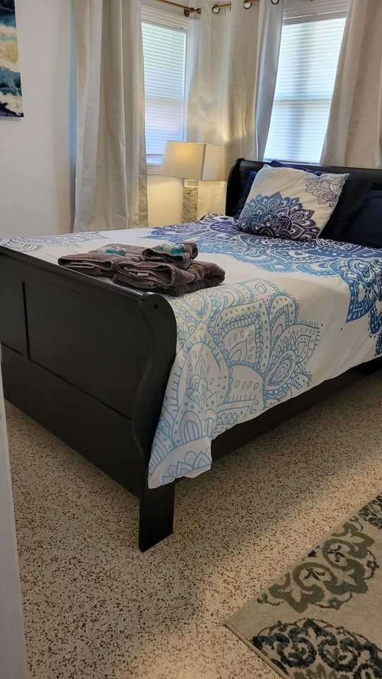 2141 Bay St - Photo 7 of 14