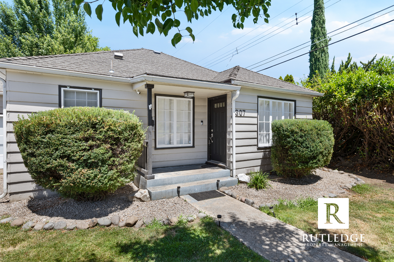 307 Monroe St - Photo 2 of 18
