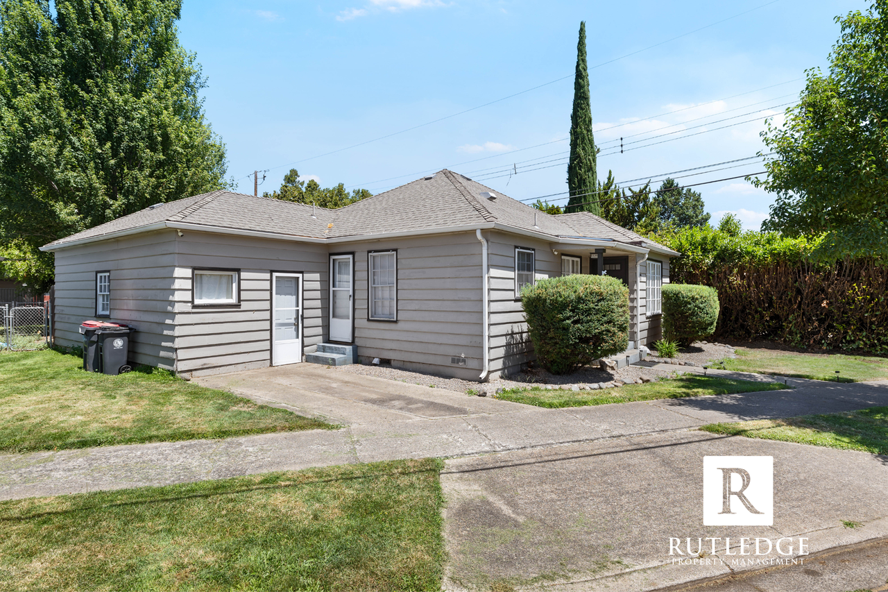 307 Monroe St - Photo 3 of 18