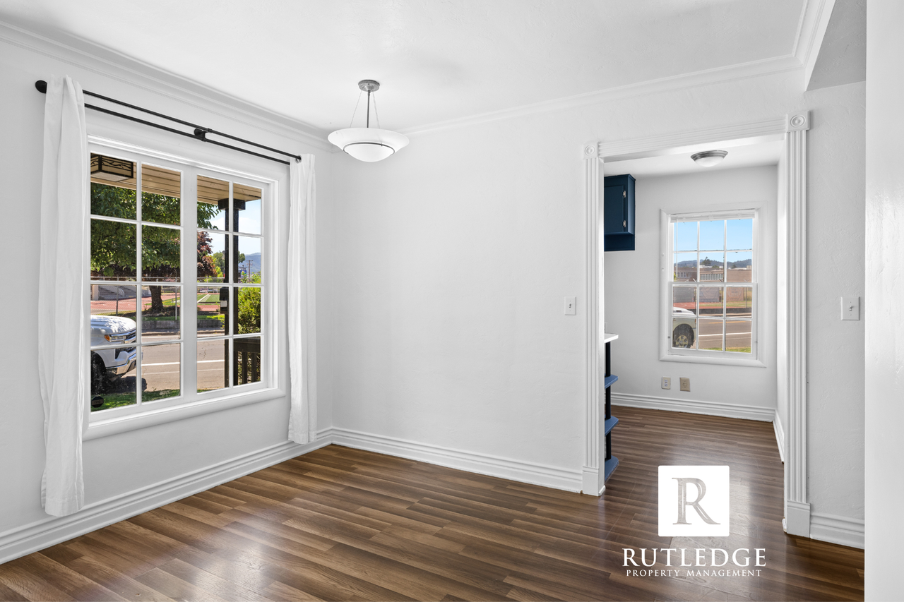 307 Monroe St - Photo 7 of 18