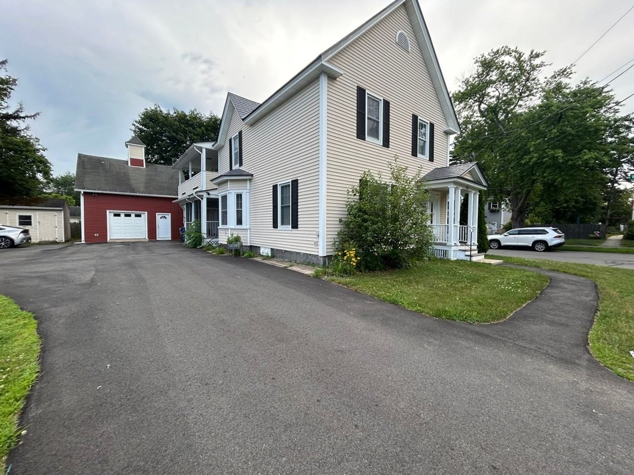 192 Warner St - Photo 3 of 50