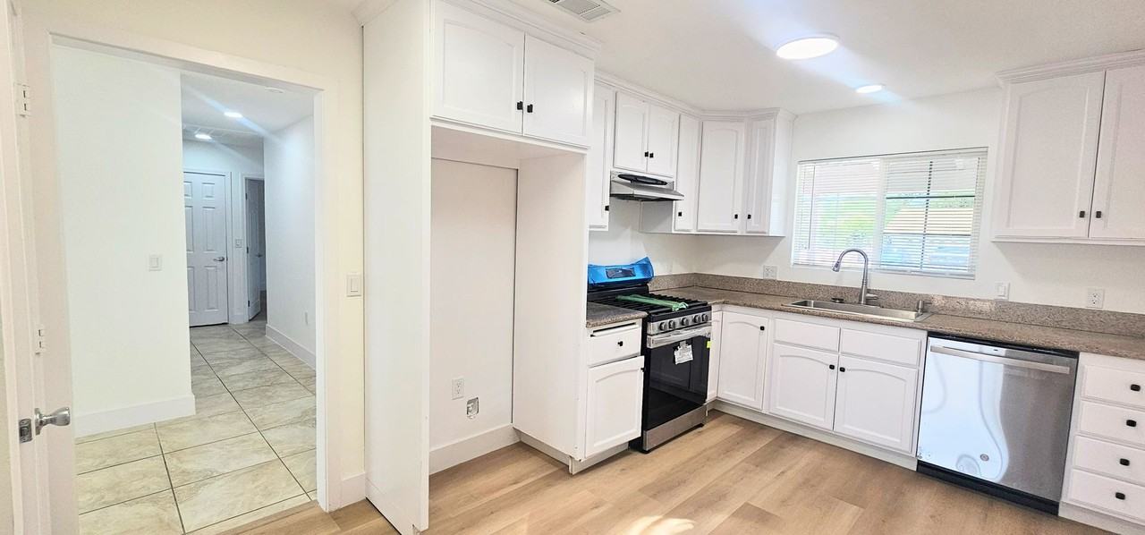 25687 Sandy Lodge Rd - Photo 2 of 42