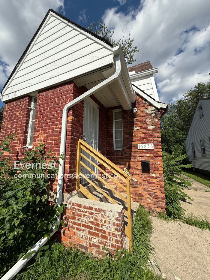 15836 Coyle St - Photo 2 of 24