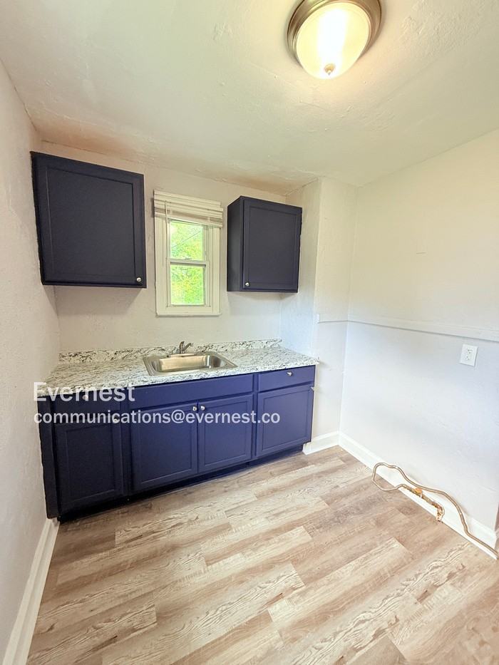 15836 Coyle St - Photo 3 of 24