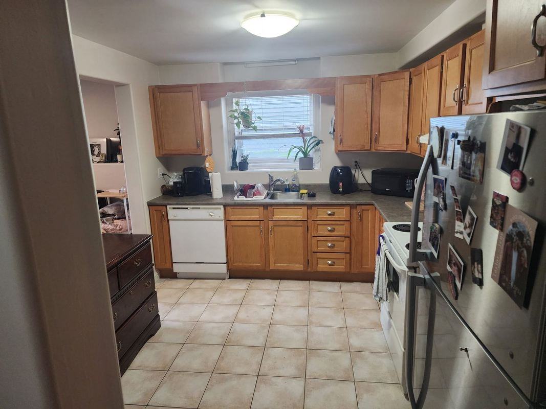 1075 Wellington Street #3 - Photo 3 of 7