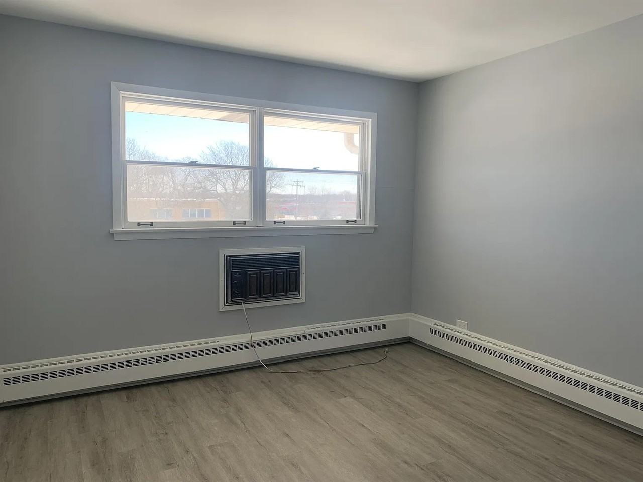 392 Executive Dr #307 - Photo 2 of 7