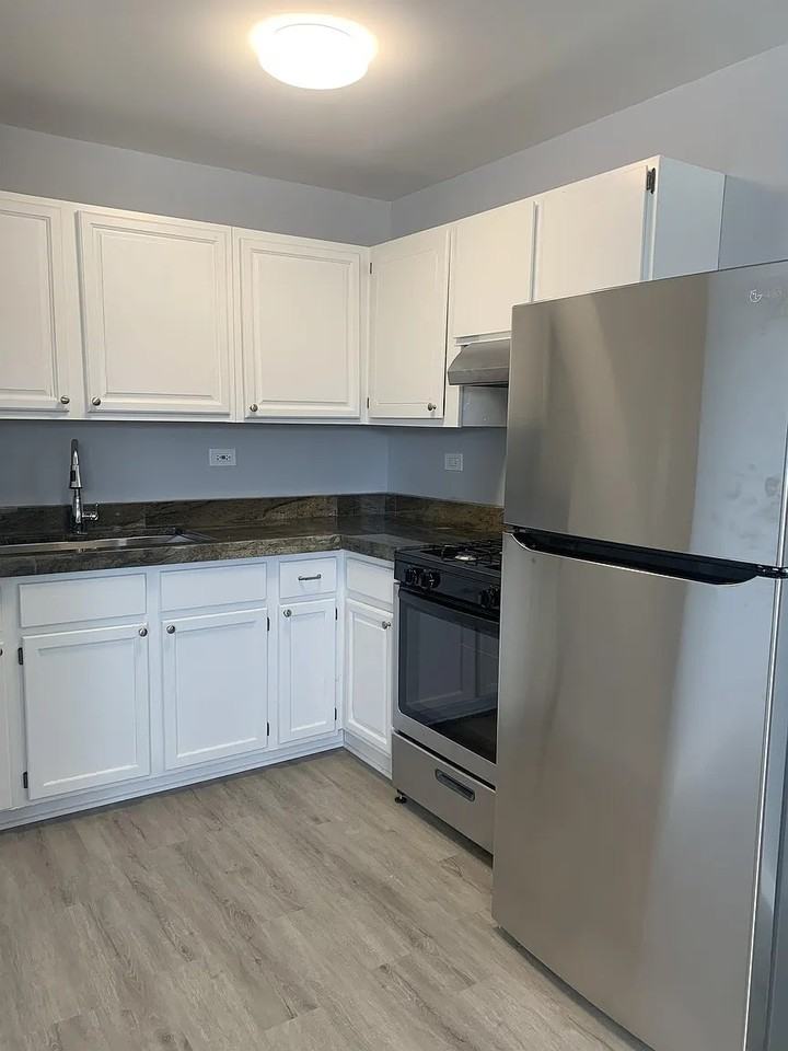 392 Executive Dr #305 - Photo 2 of 4