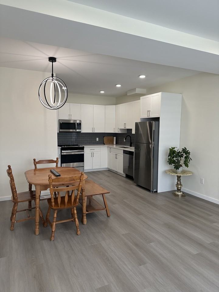 324 Arnold Ave - Photo 2 of 10