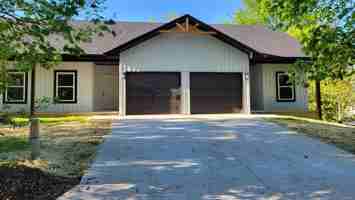 featured image of 305 W Madison St