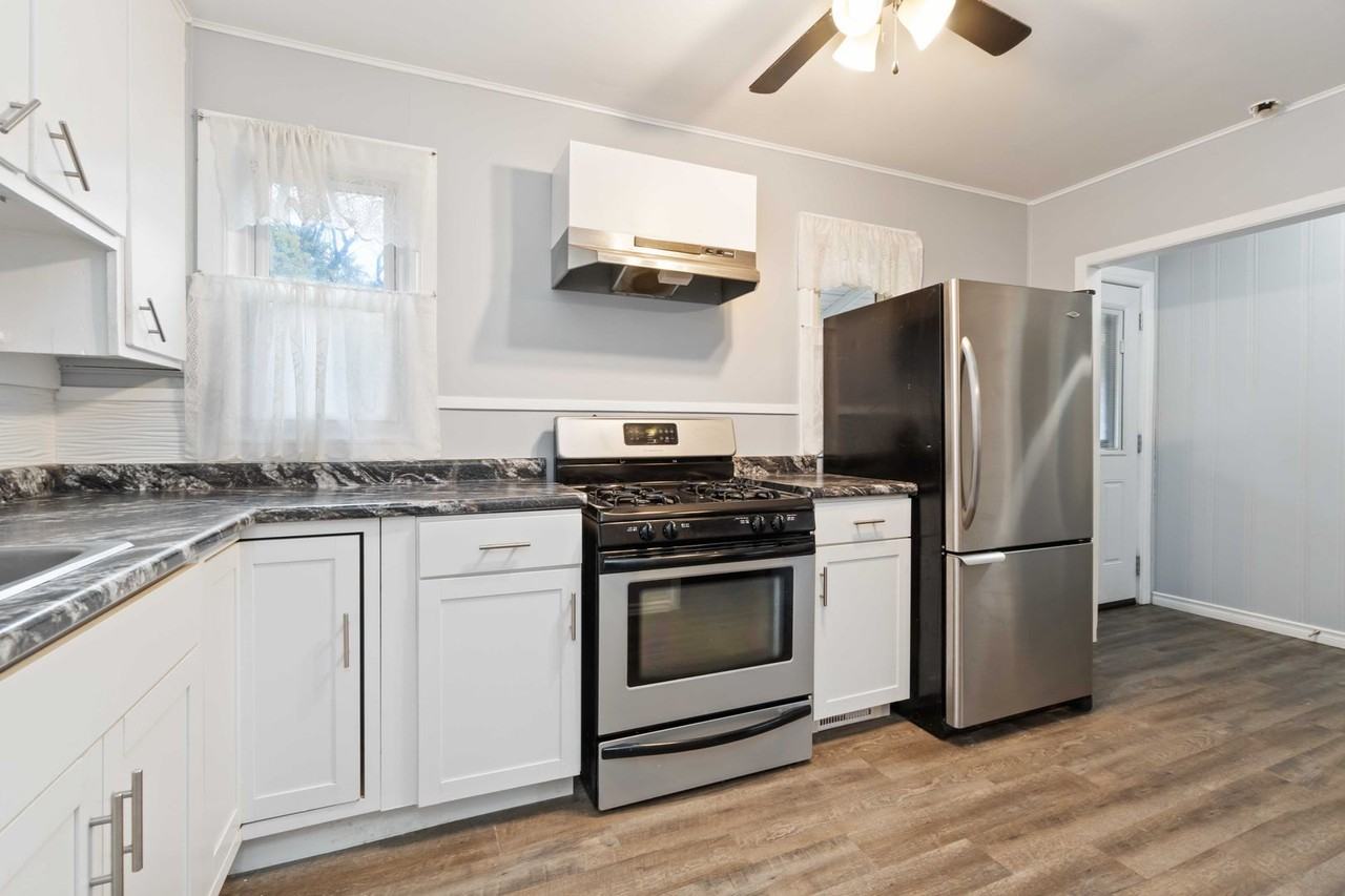 734 Oak Ave - Photo 3 of 23