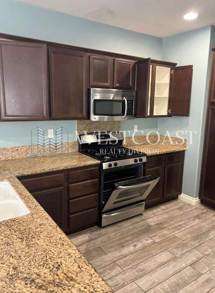 31834 Tamarack Ct - Photo 3 of 26